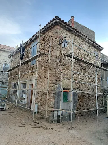 Ravalement de façade maison ancienne près de Villeneuve-lès-Avignon